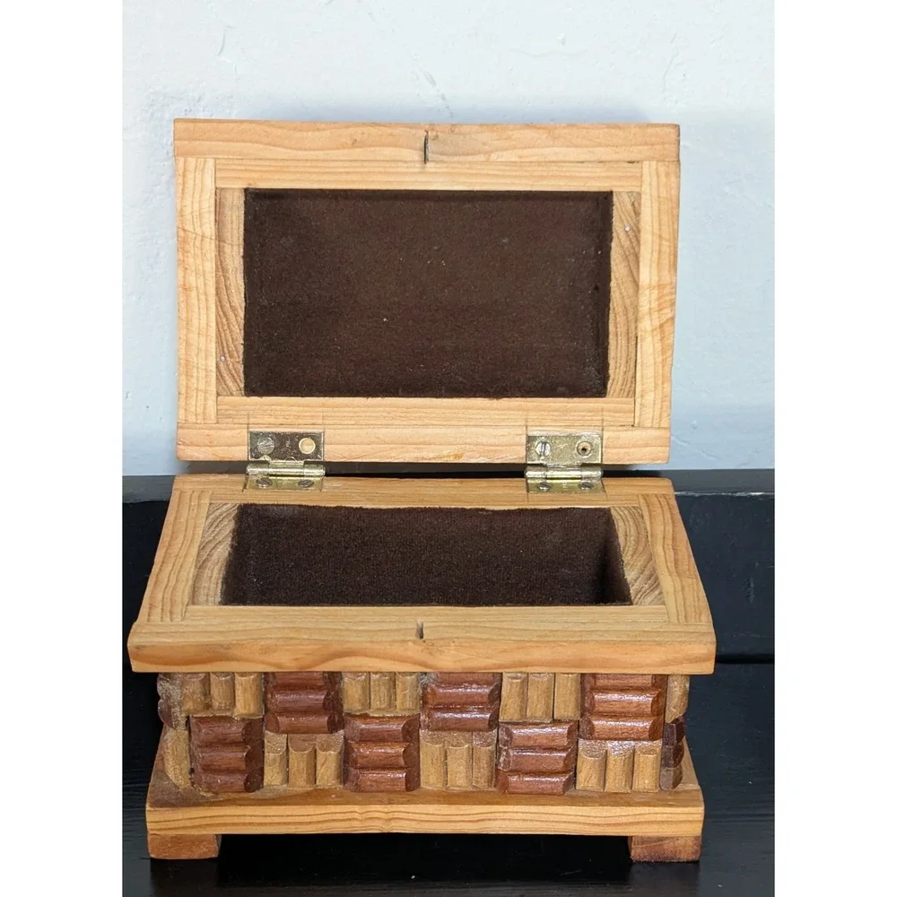 Unique Handmade Wooden Trinket Box Treasure Chest-Like Shape‎ Felted Interior